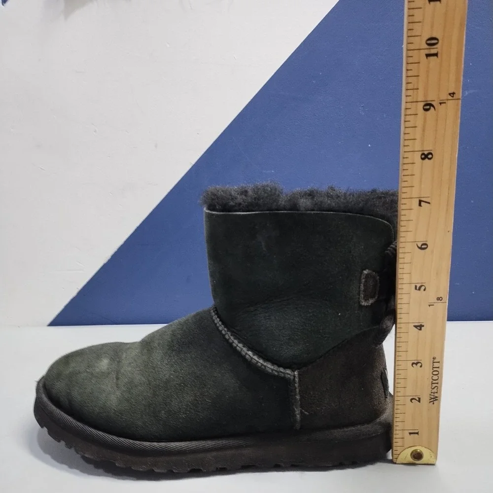UGG Mini Bailey Bow Winter Snow Boots Womens US 6 Black Sheepskin Lined Comfort